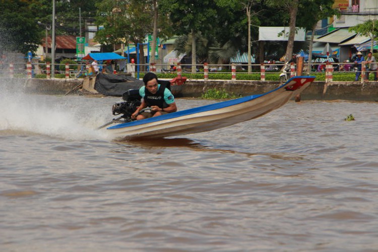 Lightweight composite boat racers set sail in Vietnam’s Mekong Delta