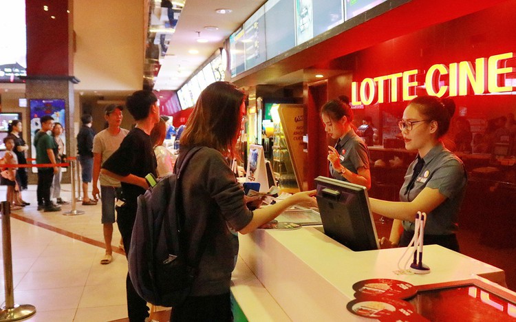 Ho Chi Minh City proposes COVID-19 support for 27,500 employees of non-essential businesses