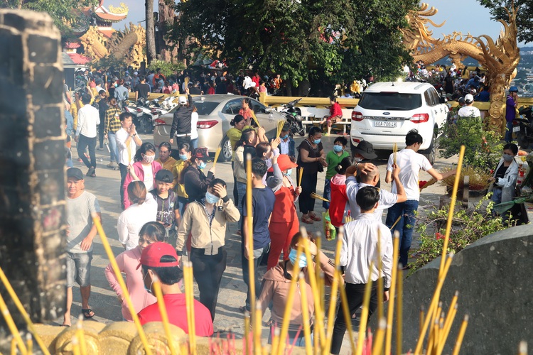 Saigon pagodas adopt COVID-19 safety measures for Vu Lan festival