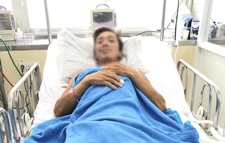 Vietnamese man bitten by king cobra says thank you after miracle recovery