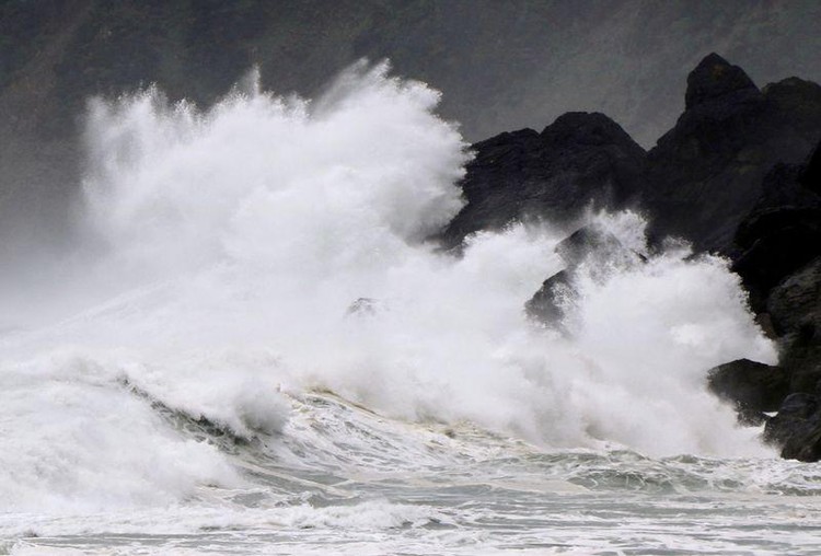 Typhoon Haishen closes in as Japan braces for record wind, rain