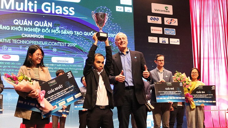 Vietnamese inventor makes social impact with drowsiness warning glasses