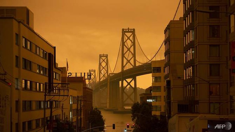 Ominous orange sky gives San Francisco apocalyptic tint