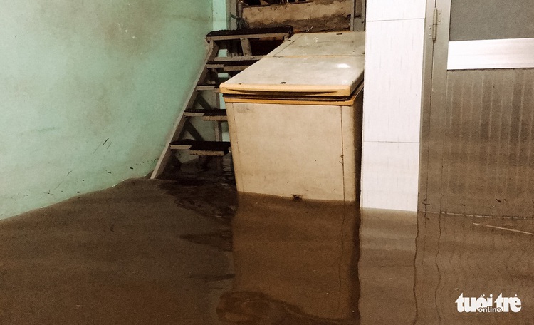 Torrential rain inundates streets, houses in Ho Chi Minh City