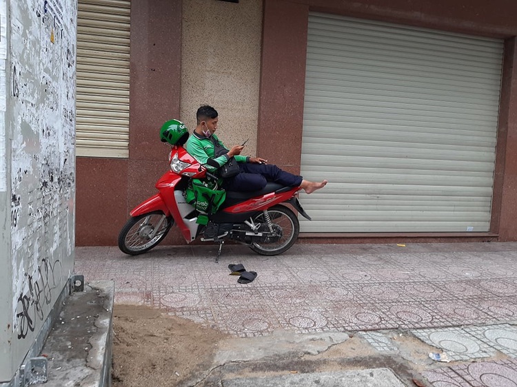 No-shows and other fears: Daily life of food delivery workers in Vietnam