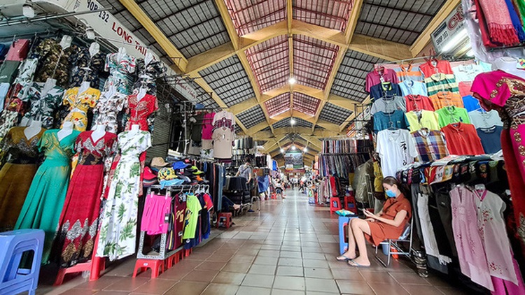 Gloomy days at foreigners’ markets in Ho Chi Minh City