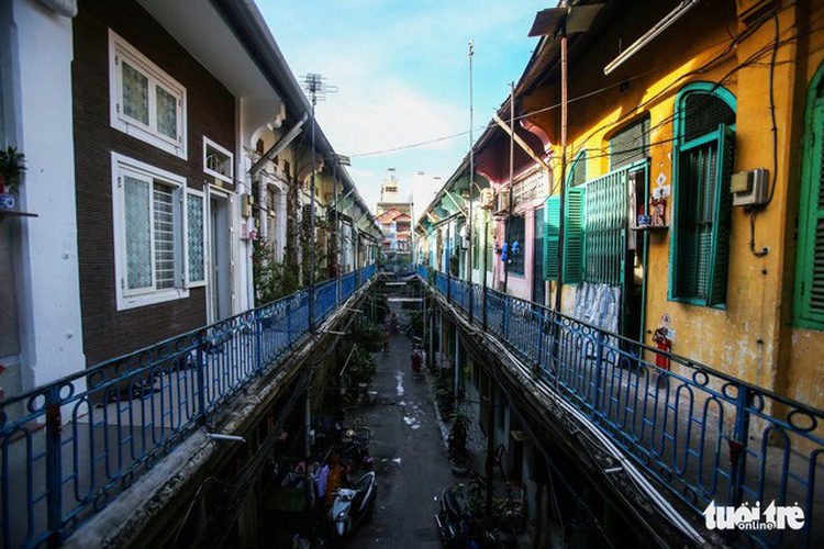 Enough is enough: Saigon’s century-old alley says no to picture-snapping tourists