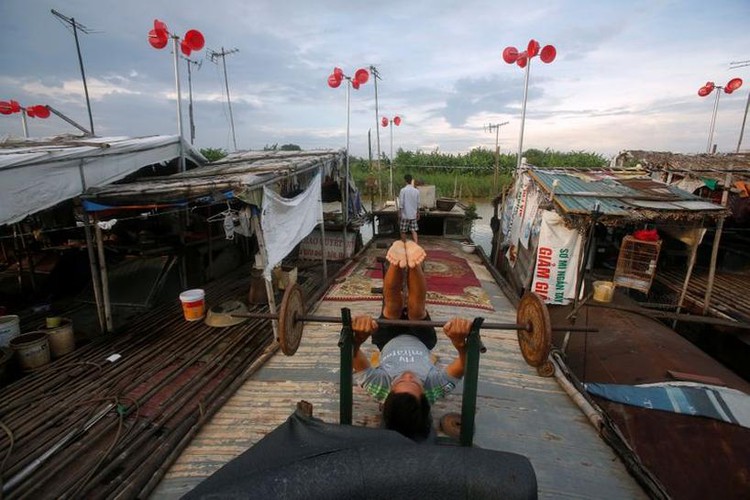 Vietnam targets jump in solar, wind power capacity