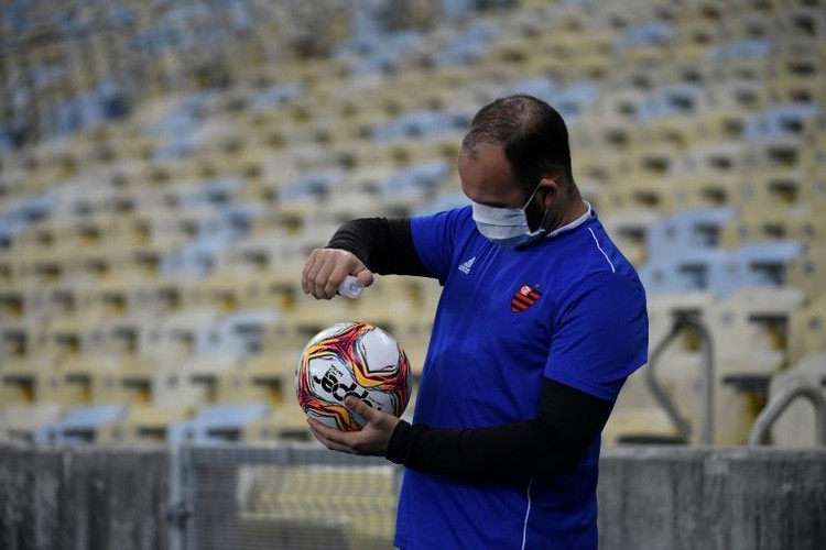 Rio to allow football fans from October 4