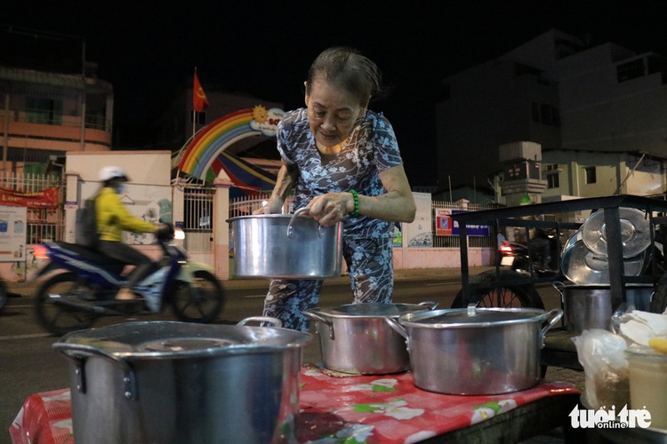 Septuagenarian's sweet dessert stall a nostalgic, nightly fixture on Saigon sidewalk