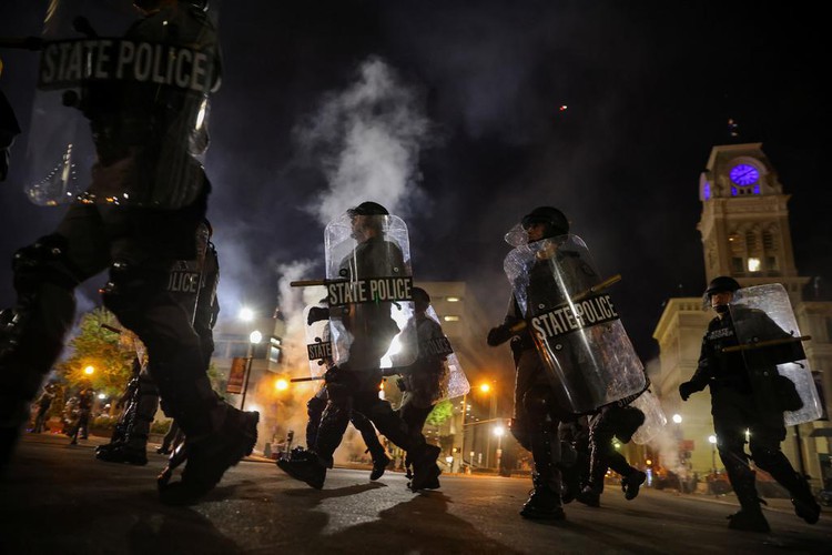 Two police officers shot amid Louisville protests over Breonna Taylor ruling