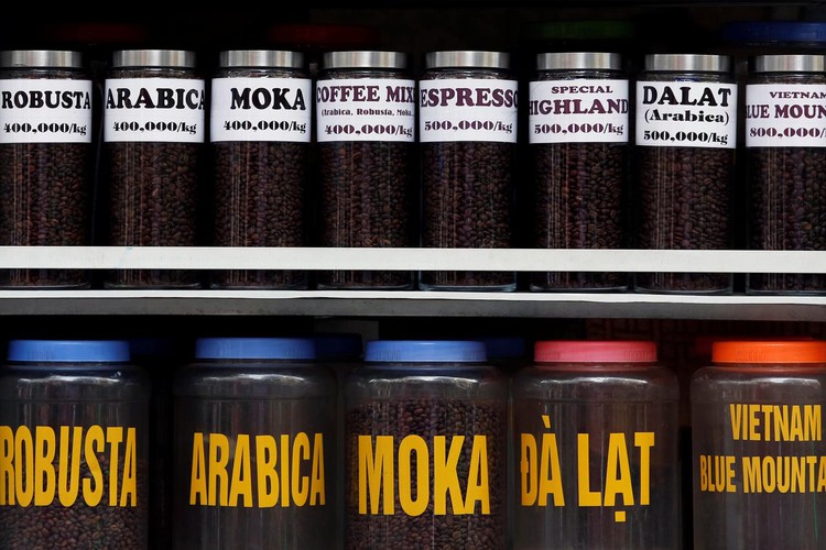 Asia Coffee-Vietnam, Indonesia premiums widen on subdued London prices