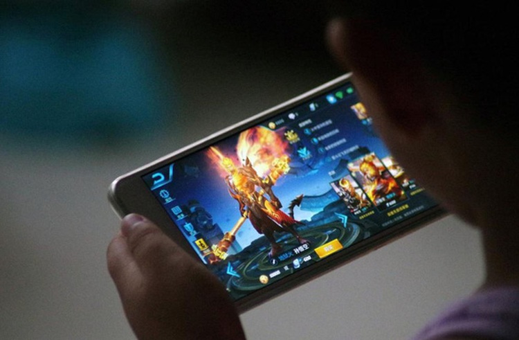 Over 2,800 surveyed Vietnamese aged 11-14 use social media; above half play games