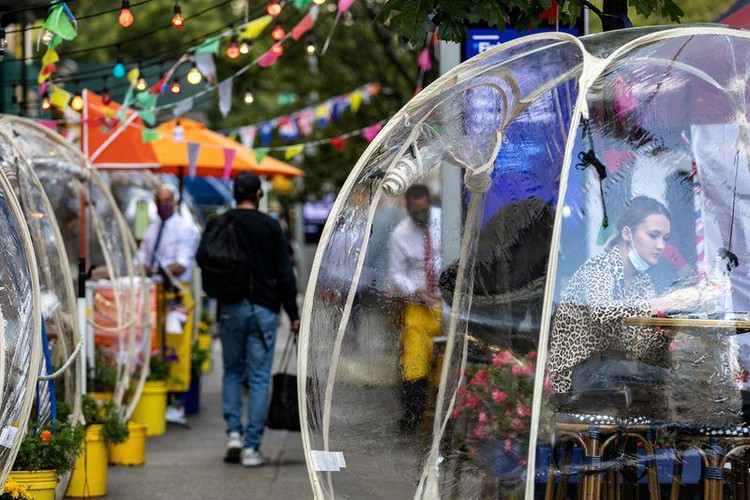 Space bubbles ease New York restaurant troubles