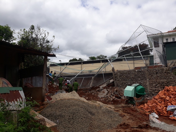 Embankment collapses in Vietnam’s Central Highlands, killing one
