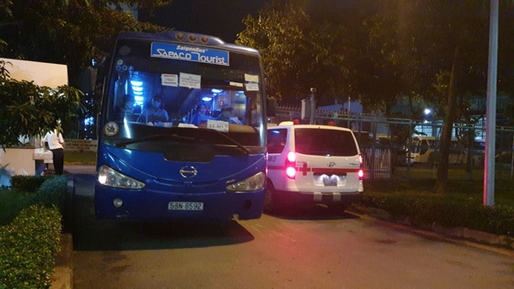 Vietnamese returnees stranded at Saigon airport due to conflict with airline over quarantine fees