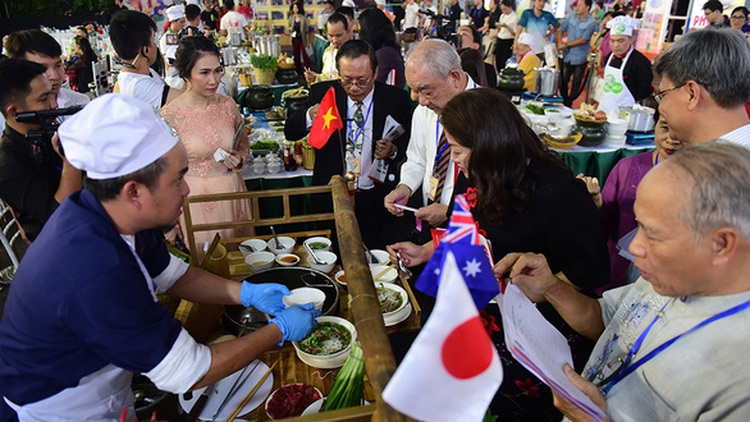 Tuoi Tre-hosted contest returns to find best pho chefs, brands in Vietnam