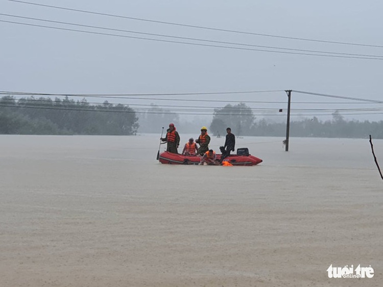 Body of pregnant woman swept away by floodwater found in central Vietnam