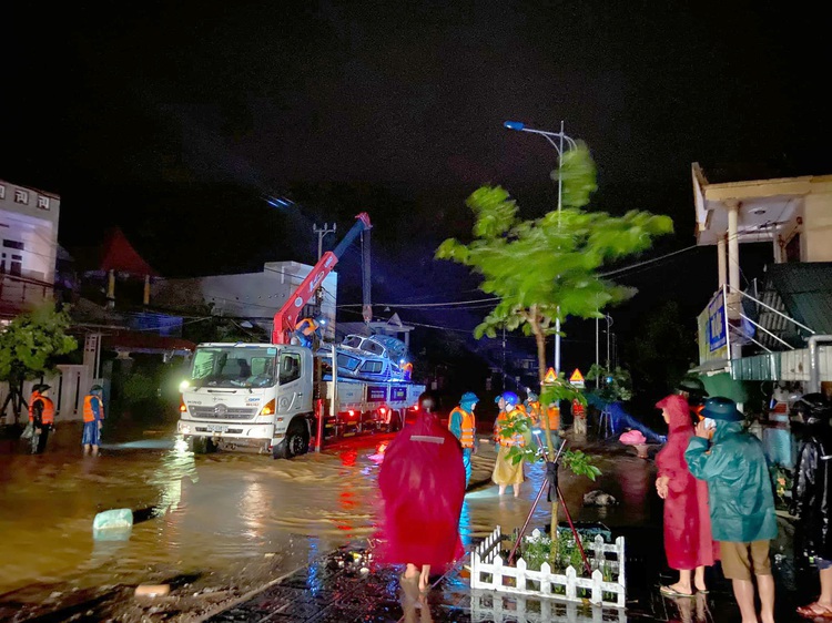 Residents seek help on Facebook as floods submerge houses in central Vietnamese province