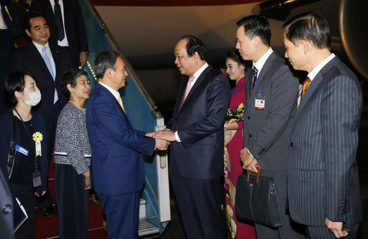 Japan’s Prime Minister Yoshihide Suga arrives in Vietnam for official visit