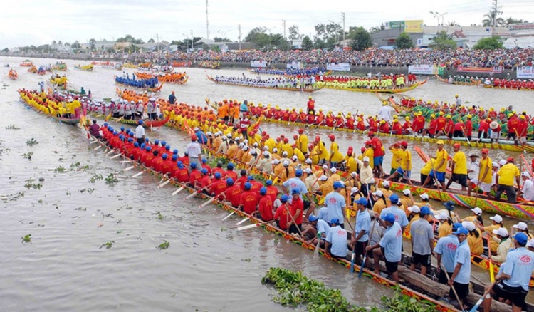 Khmer people celebrate moon worship festival in Vietnam