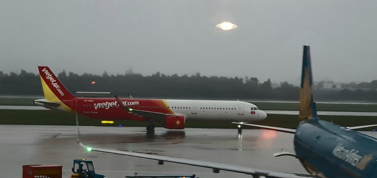 Vietnam cancels hundreds of flights due to Typhoon Molave