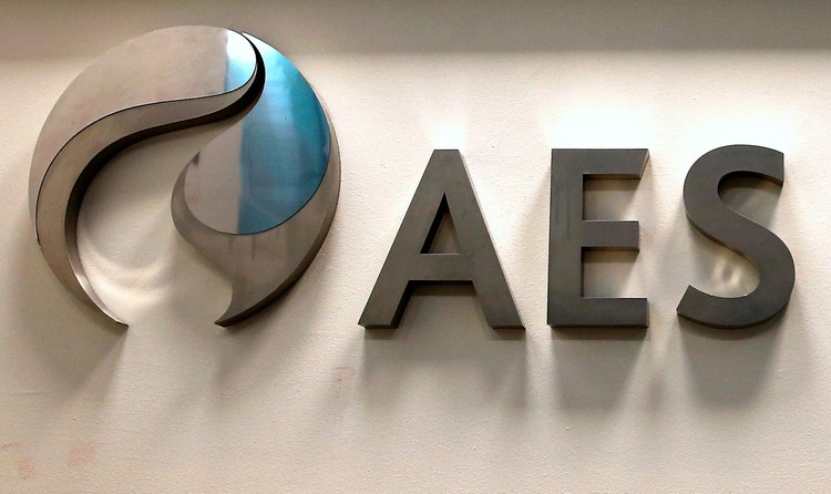 AES, PetroVietnam Gas to sign $1.4 billion LNG deal: Pompeo