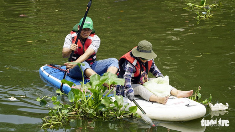 Ho Chi Minh City proposes renting modern machines for canal clean-up