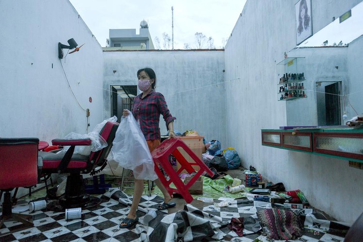 At least 25 dead, scores missing after typhoon lashes Vietnam
