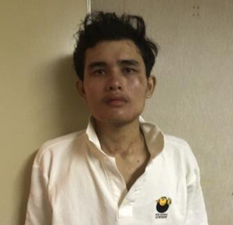 Foreign ship rescues three Vietnamese fishermen from sunken boat