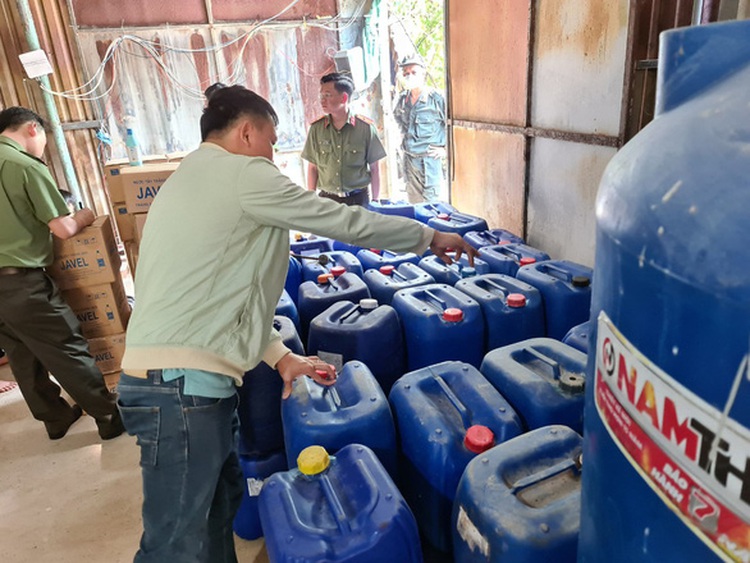 Police in Vietnam bust counterfeit bleach production facility