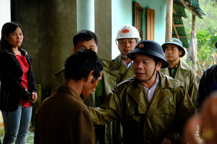Midnight landslide strikes central Vietnam village