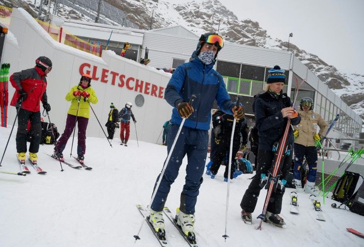 Virus surge puts paid to Austria ski season restart