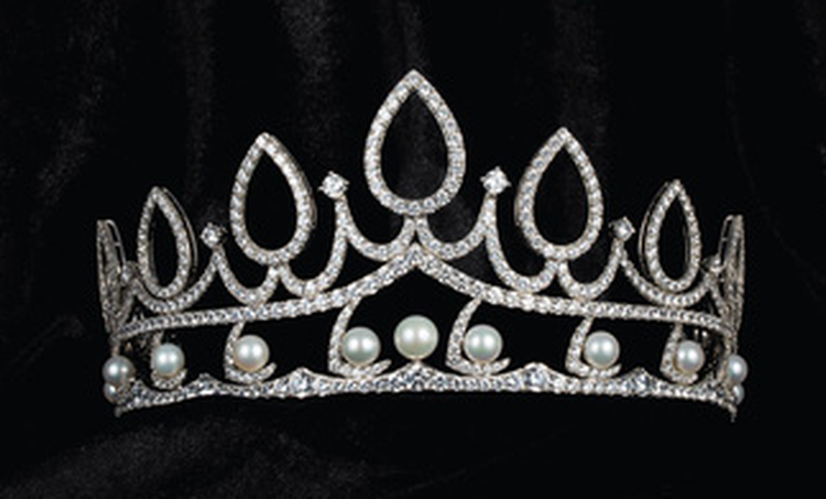 Miss Vietnam 2020’s 159-gram golden crown unveiled