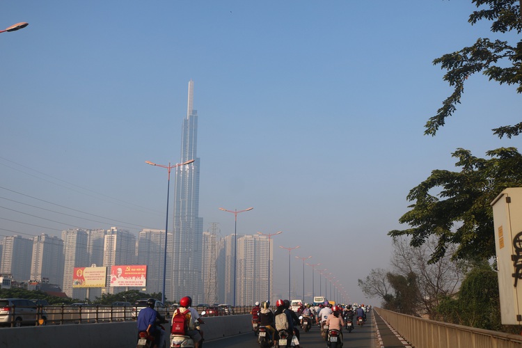 Changing season brings pleasant weather to southern Vietnam