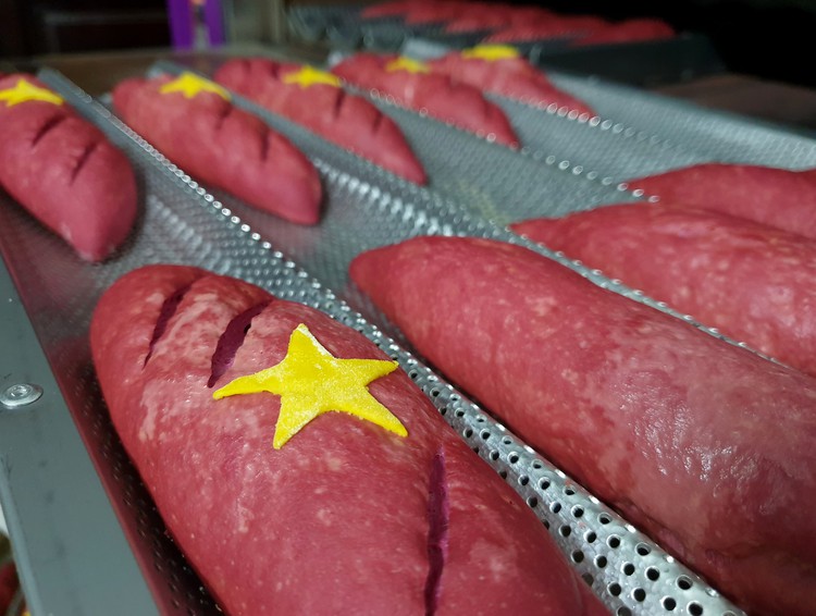 Vietnamese flag-inspired 'banh mi' spreads national pride through Hanoi