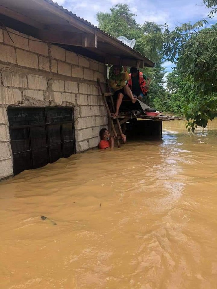 Vietnam braces for Typhoon Vamco, 53 dead in Philippines