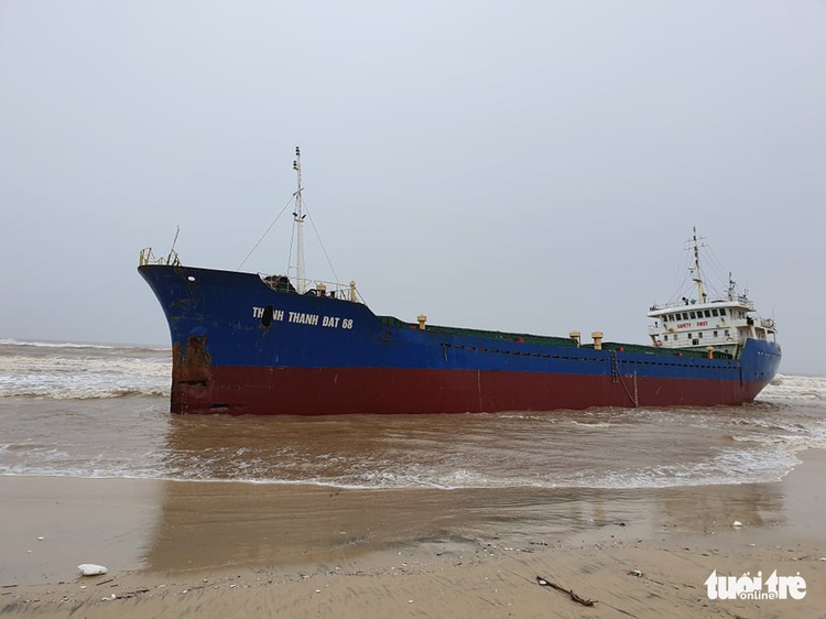 Storm Vamco unleashes wrath in central Vietnam
