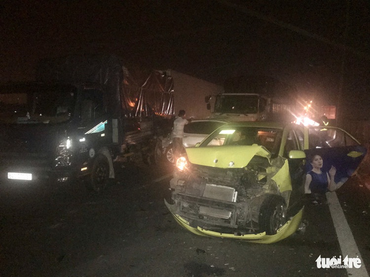 Multi-car pile-up shuts down Ho Chi Minh City highway