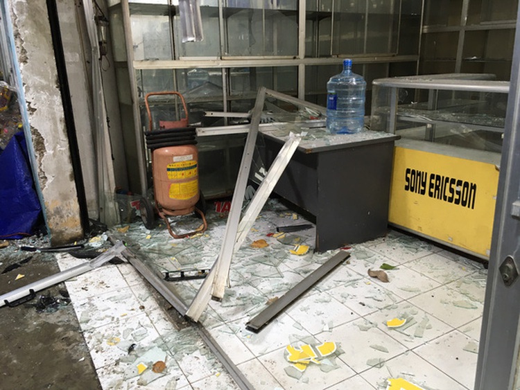 Two hospitalized as car collides with multiple motorbikes in Ho Chi Minh City