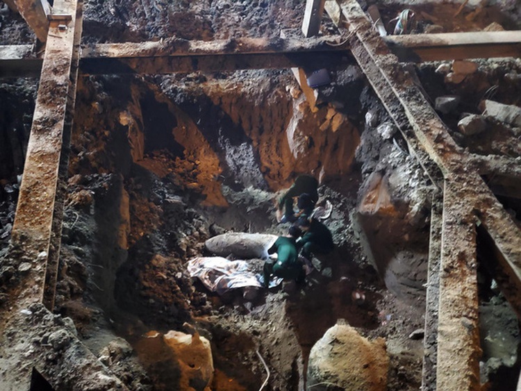 Massive unexploded bomb uncovered in downtown Hanoi