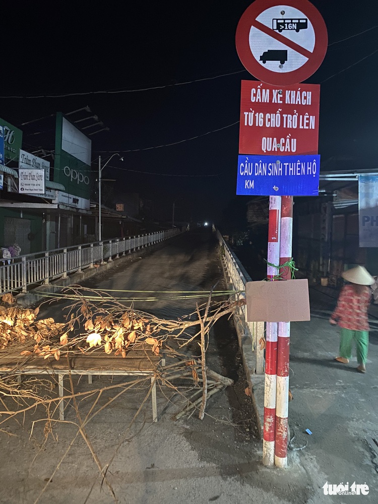 Bridge collapses under overweight truck in Vietnam’s Mekong Delta province
