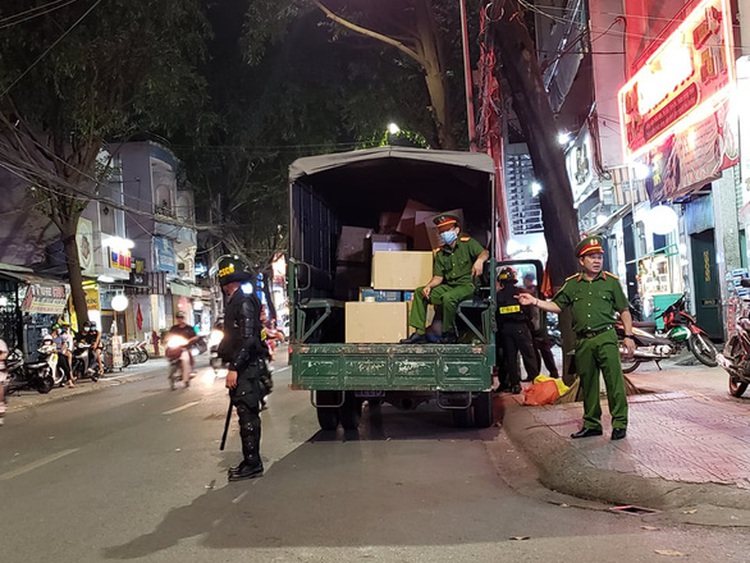 Police raid largest drugstore chain in southern Vietnamese province over product origin issue