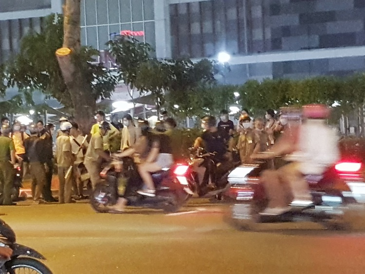 Police fire warning shots to stop clash at Ho Chi Minh City mall