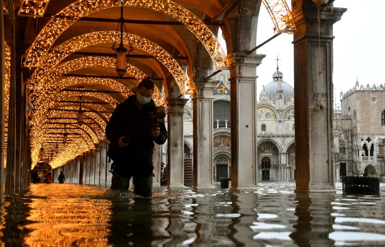 Venice under water as complex dam system fails to activate
