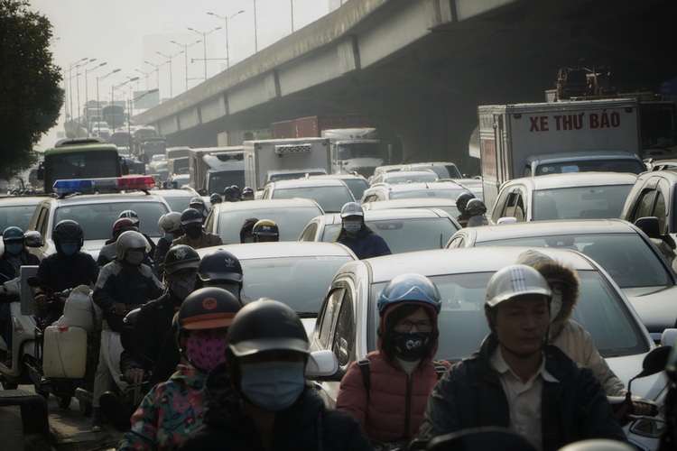 Hanoi sky sinks into grey haze as air pollution escalates