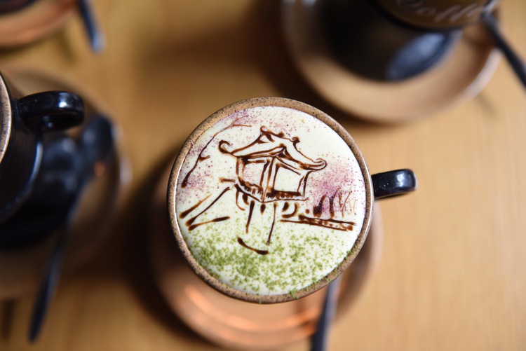 Man draws Vietnam’s landmarks on egg coffee