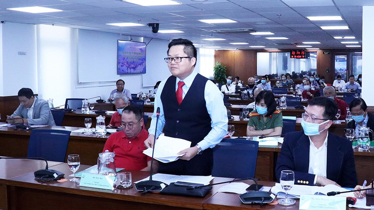 Number of foreigners in Ho Chi Minh City down by 50% year-on-year