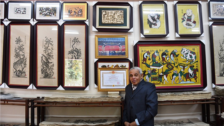 Introducing one of the last-standing practitioners of Dong Ho folk painting in Vietnam