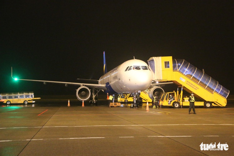 Vietravel Airlines’ plane lands at headquarter airport for first time